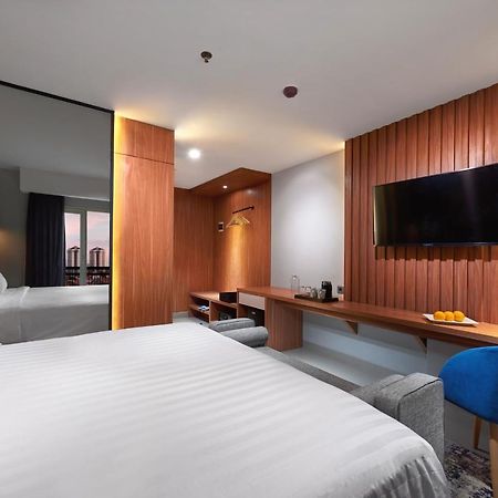 Aston Inn Jemursari Surabaya Exterior foto